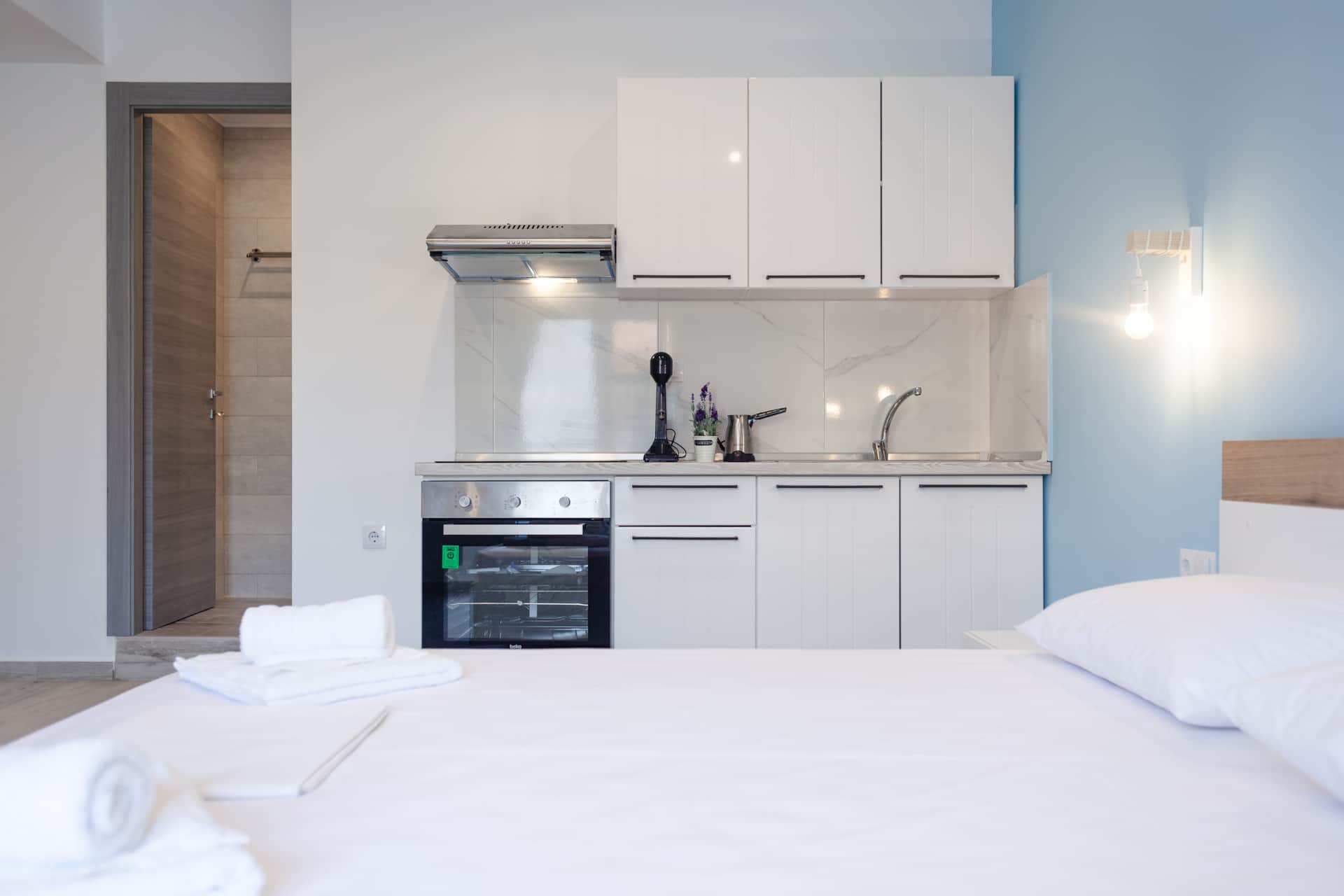 Studio Apartment 1 Photo 2